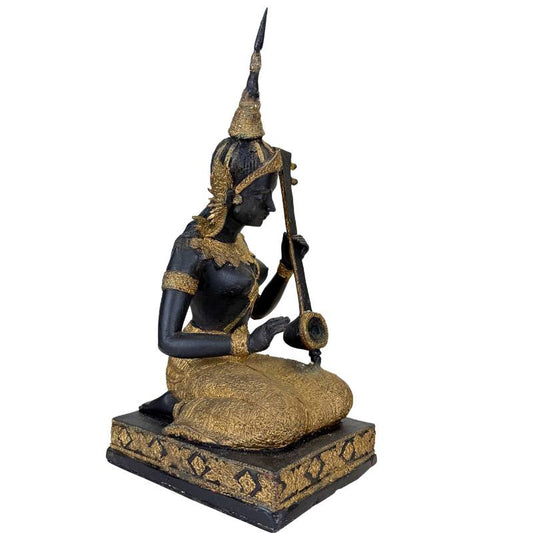 Bronzene Tempelfigur eines thailändischen Musikers
Die Tempelfigur eines thailändischen Musikers aus Bronze
