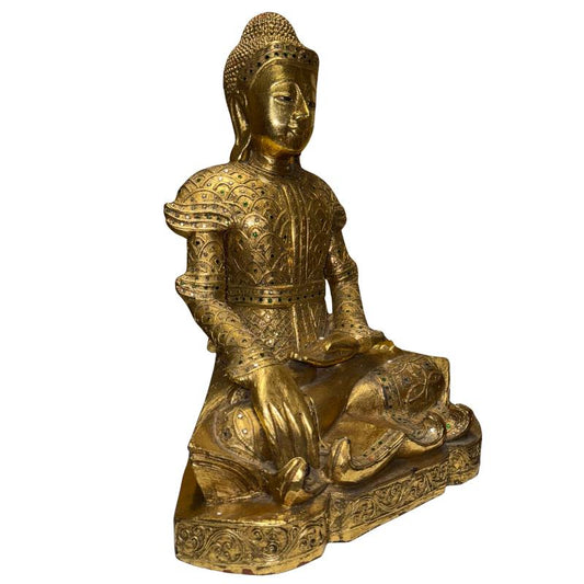 Burmesische Buddha-Statue im Mandalay-Stil mit vergoldeter Oberfläche und reich verziertem Gewand