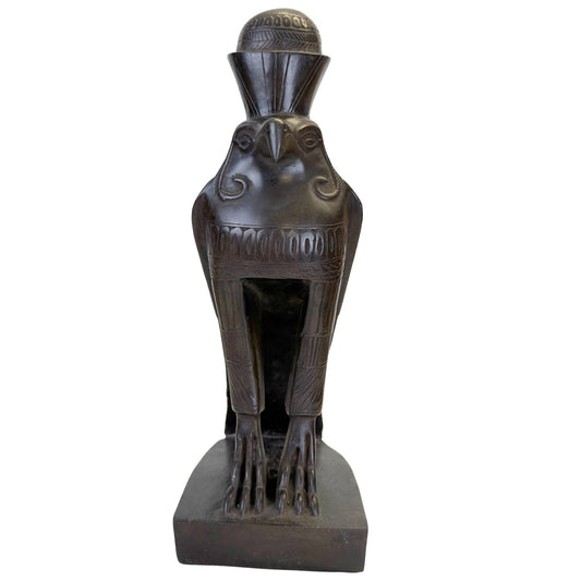 Ägyptische Horus-Statue mit monumentaler Erscheinung