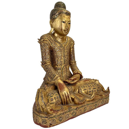Handgeschnitzter Buddha aus Myanmar, vergoldet mit Glaseinlagen, traditionelle Technik