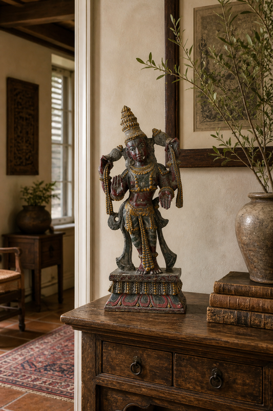 Antike Holzstatue des Hindu-Gottes Vishnu aus Südindien