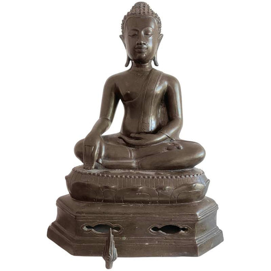 Alte thailändische Buddha-Statue aus Bronze in Bhumisparsha-Mudra mit natürlicher Patina