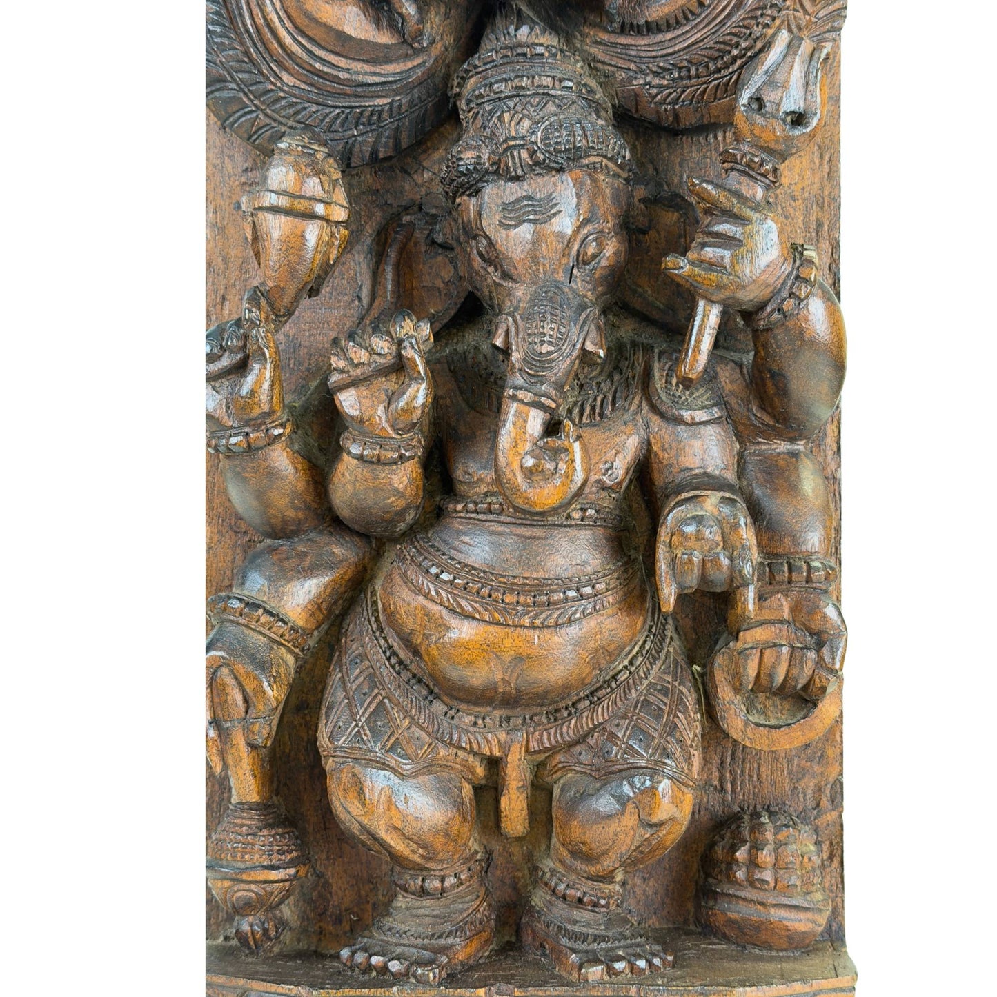 Spirituelles Holzkunstobjekt, das den Gott Ganesha darstellt