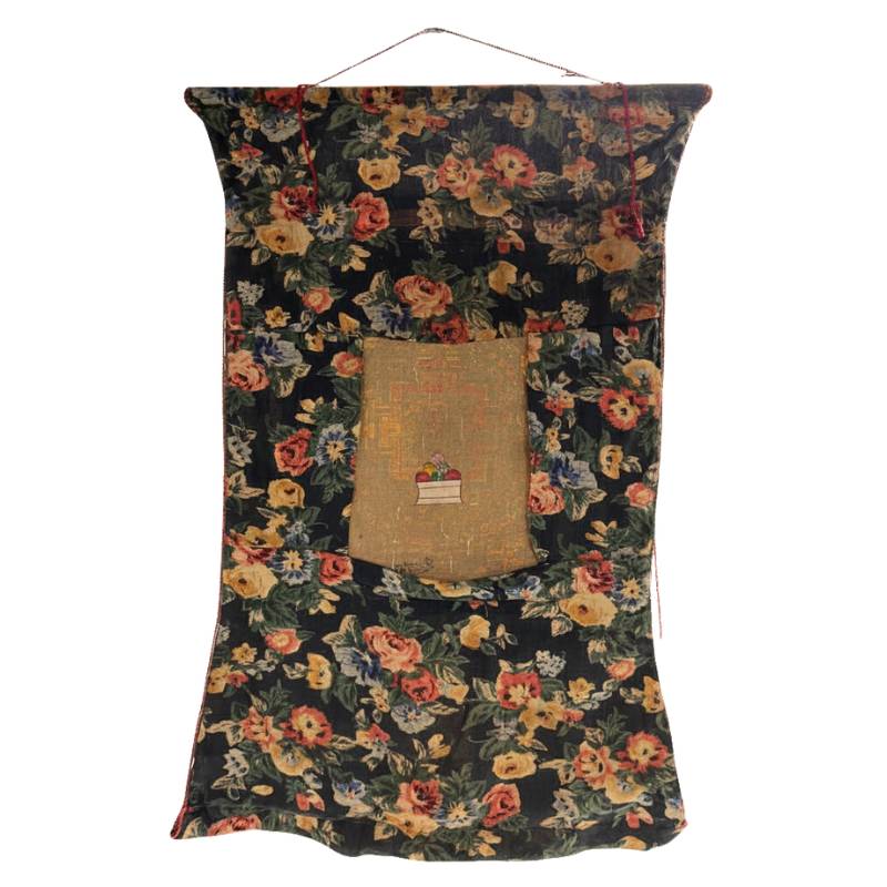 Traditionelle tibetische Thangka mit heiligem Mandala und symbolischen Figuren