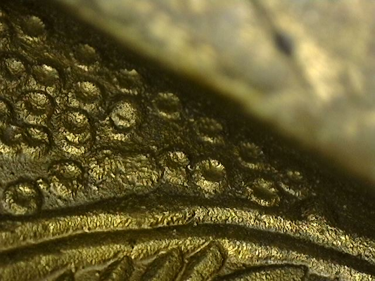 Ganesha beeld onderzocht – vuurverguld brons of messing? Bewijs uit microscopie en UV