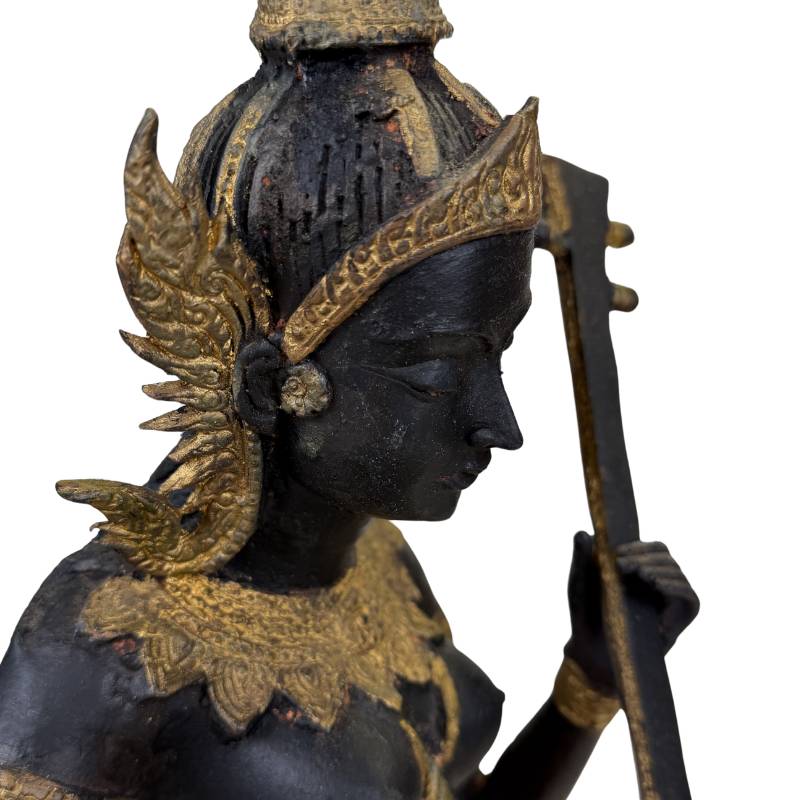 Bronzeskulptur eines thailändischen Musikers
