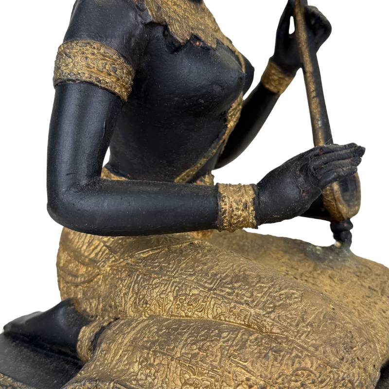 Elegante Figur eines thailändischen Tempelmusikers