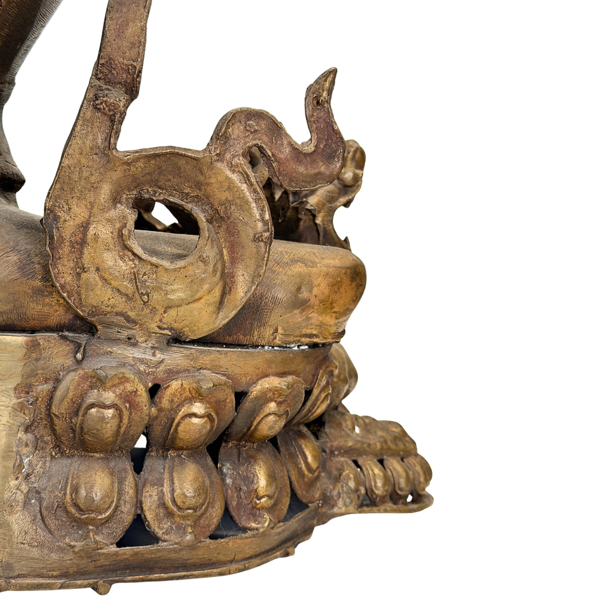 Detail der Makara- und Pflanzenornamentik am Lotussockel von Mañjuśrī