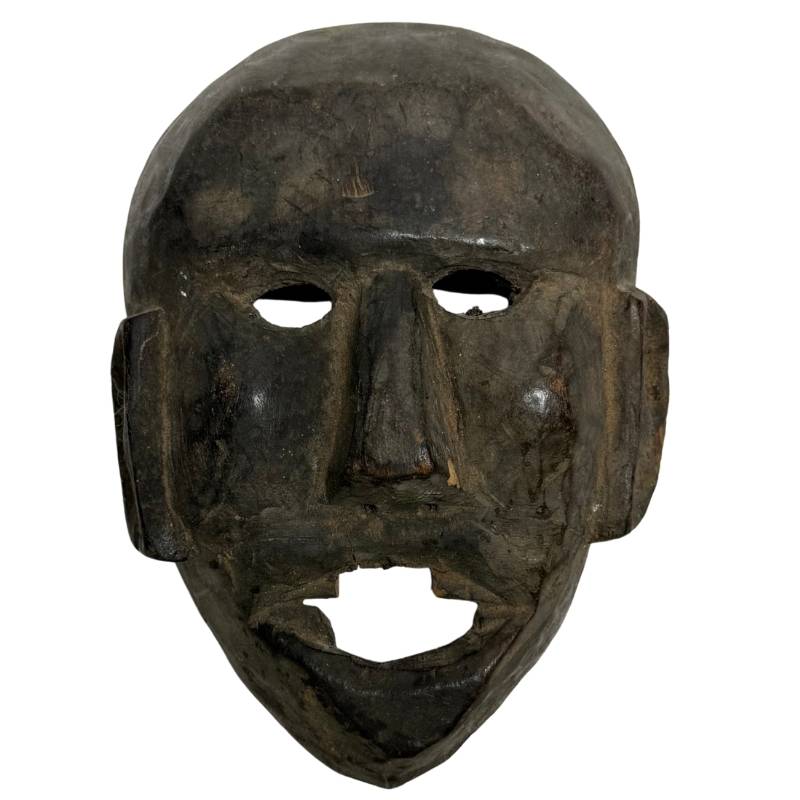 Primitve handgeschnitzte antike Holzschamanen‑Maske aus dem Himalaya, 18,5 cm hoch, mit tiefschwarzer, geschichteter Tempel‑ und Rußpatina.