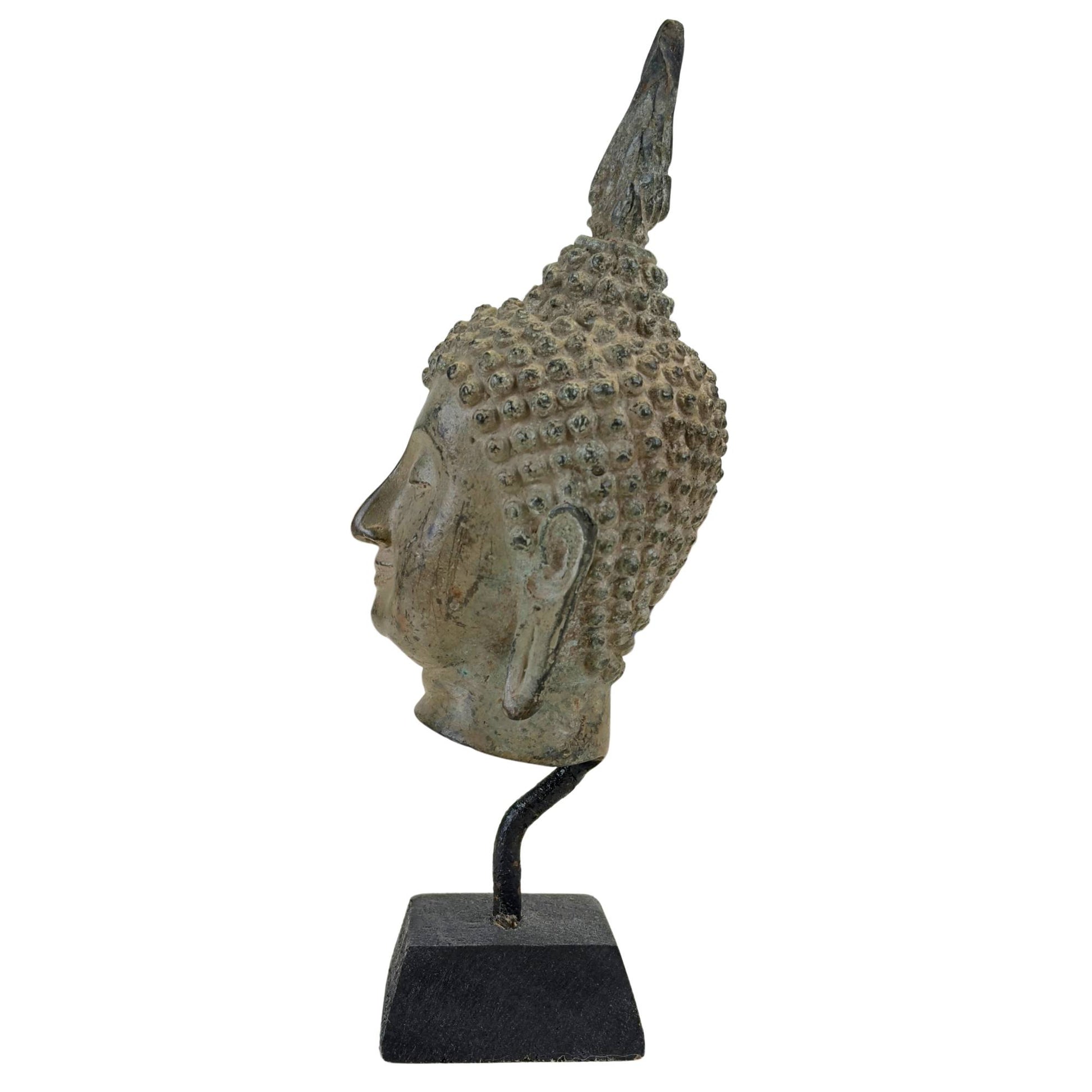 Antikes thailändisches Tempelfragment aus Bronze mit historischer grün-brauner Patina