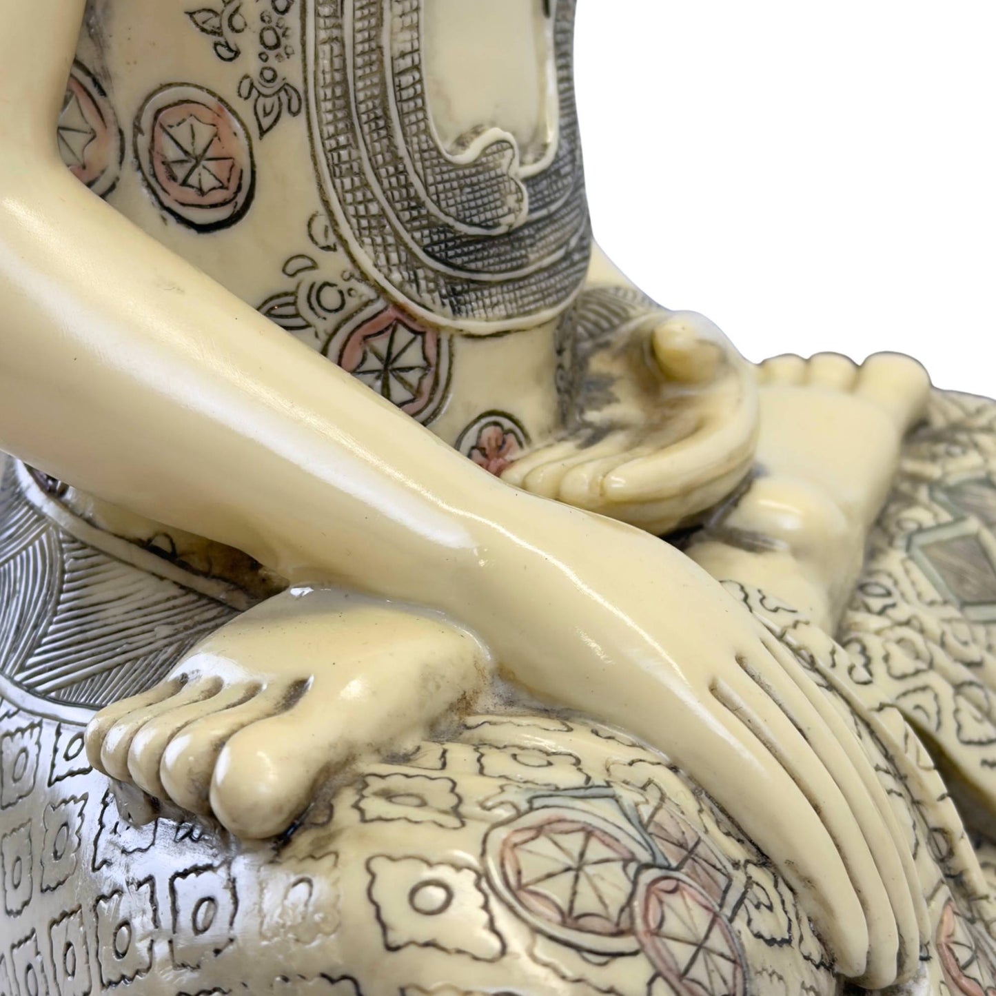 Buddha-Statue, Detail der Hand in Bhumisparsha-Mudra