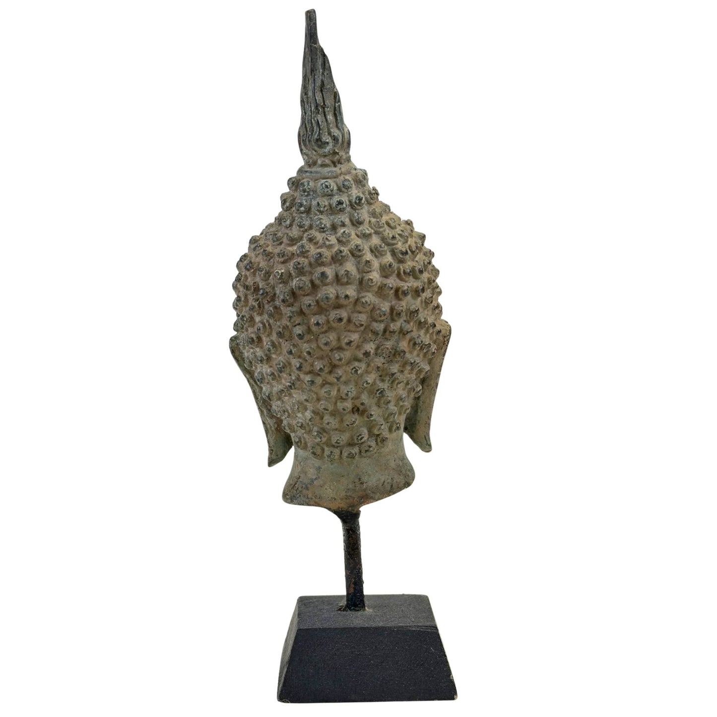 Nahaufnahme eines antiken Buddha-Kopfes aus Bronze mit flammender Ushnisha.
