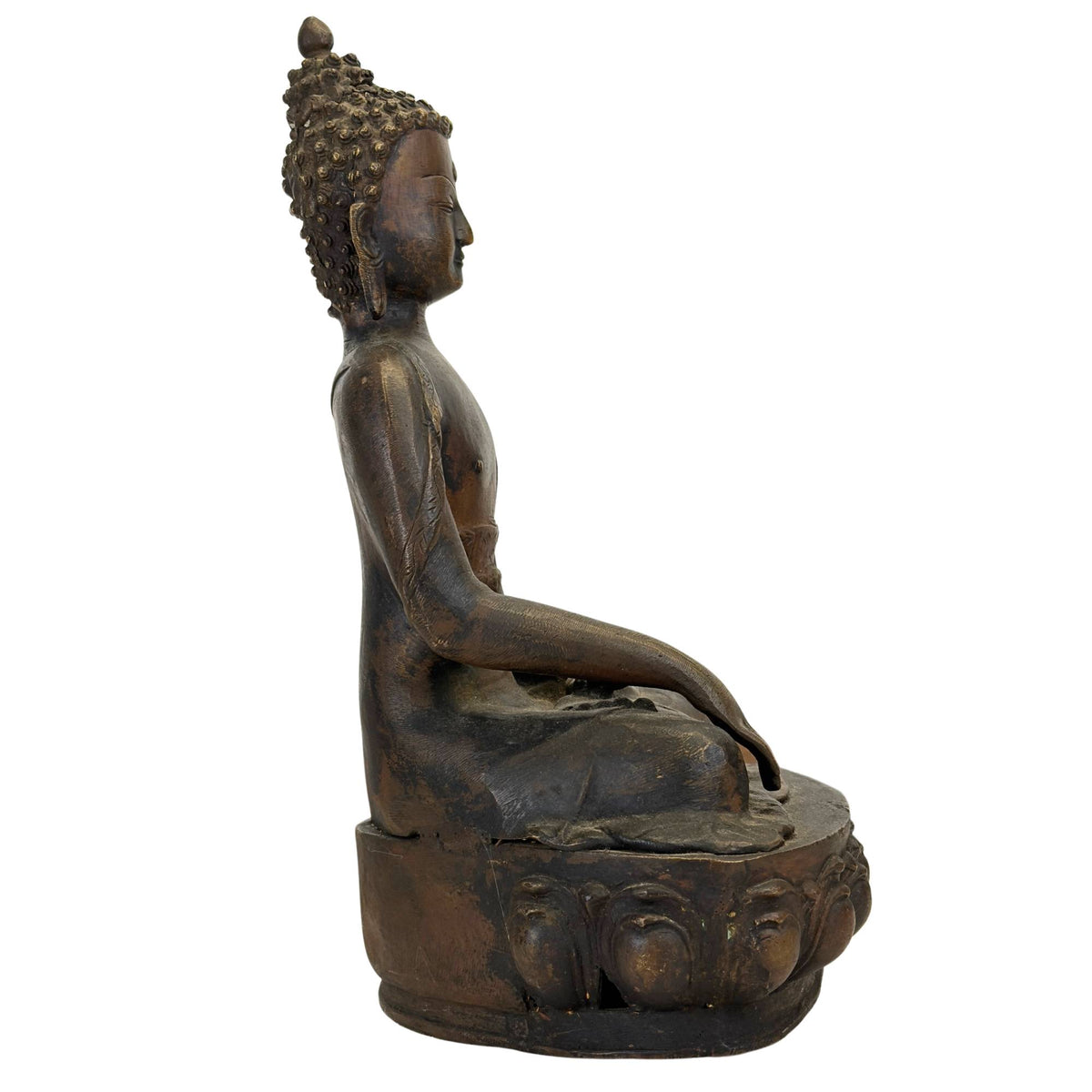 Monumentaler Shakyamuni-Buddha aus Ladakh aus dem 18. Jahrhundert in feuervergoldeter Bronze – Ansicht 3