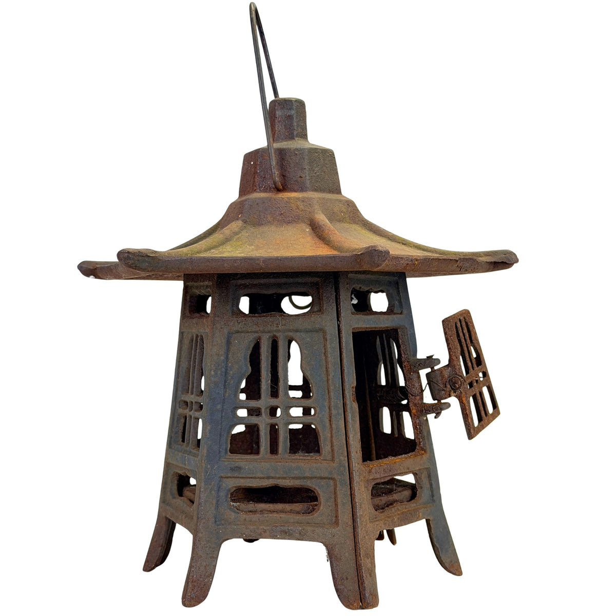 Detail van het pagodedak van de Japanse gietijzeren tōrō
