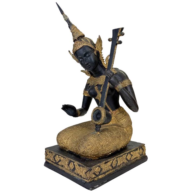 Thailändische Musikerstatue im antiken Stil
...