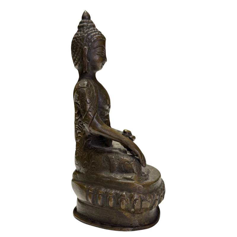 Seitenansicht des Buddha mit Fokus auf die tiefe, natürliche Patina.