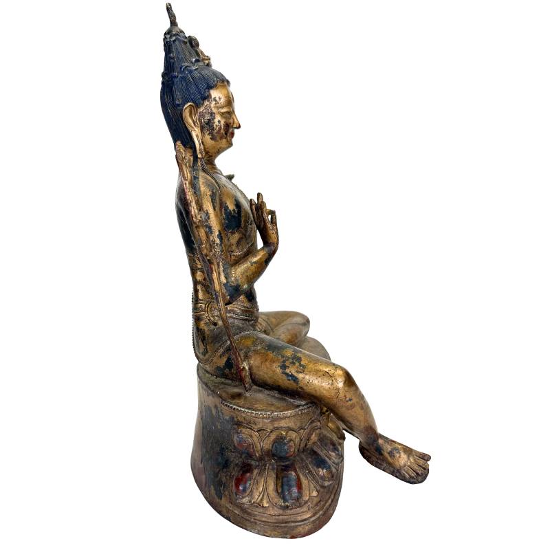Natürliche Patina und warme Vergoldung auf einem tibetischen Bodhisattva