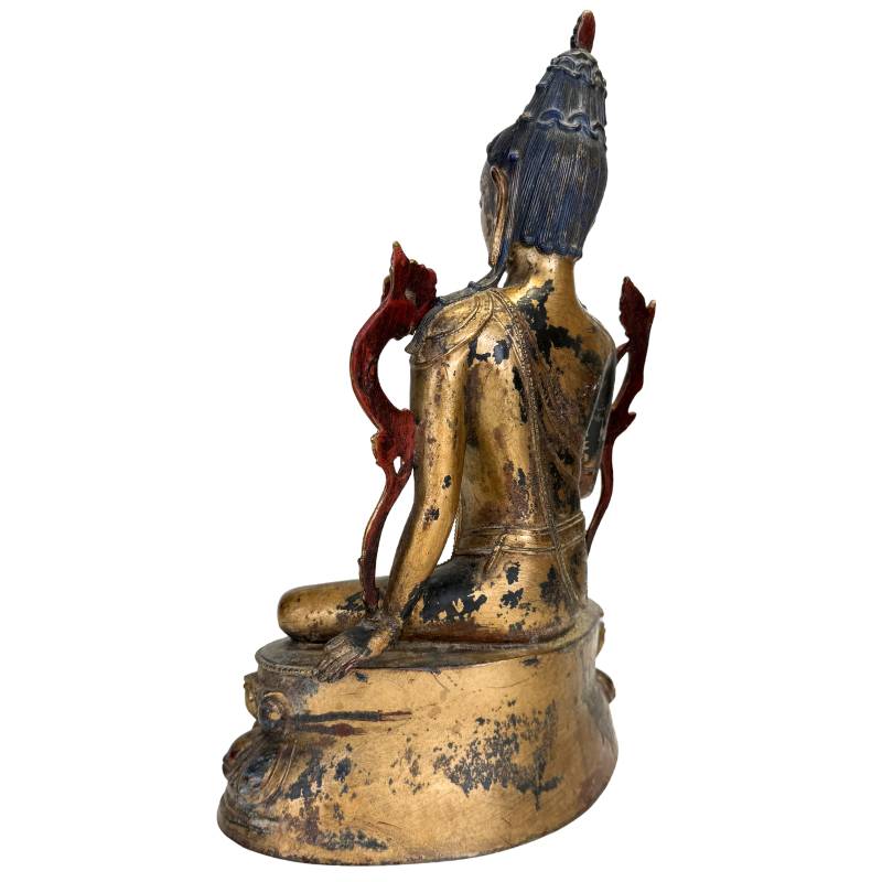 Natürliche Patina und warme Vergoldung auf einem tibetischen Bodhisattva