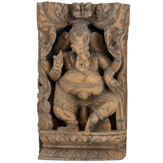 Geschnitztes Holzrelief von Ganesha aus Indien mit architektonischem Rahmen