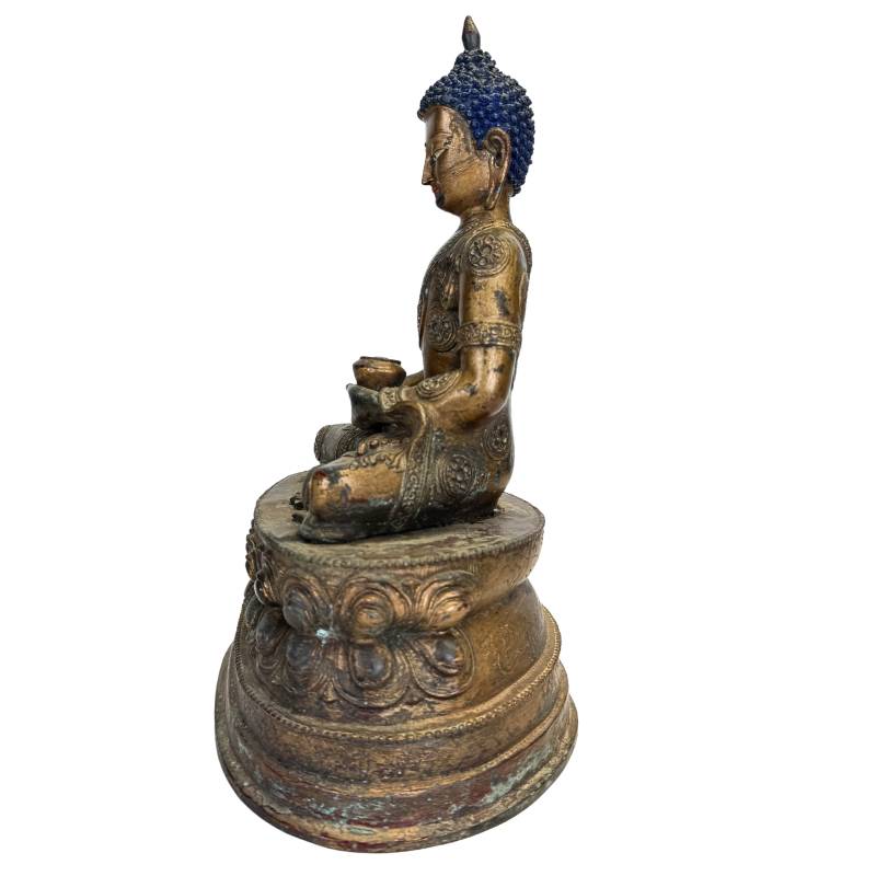 Große sitzende Buddha-Statue mit vergoldeter Medizinschale