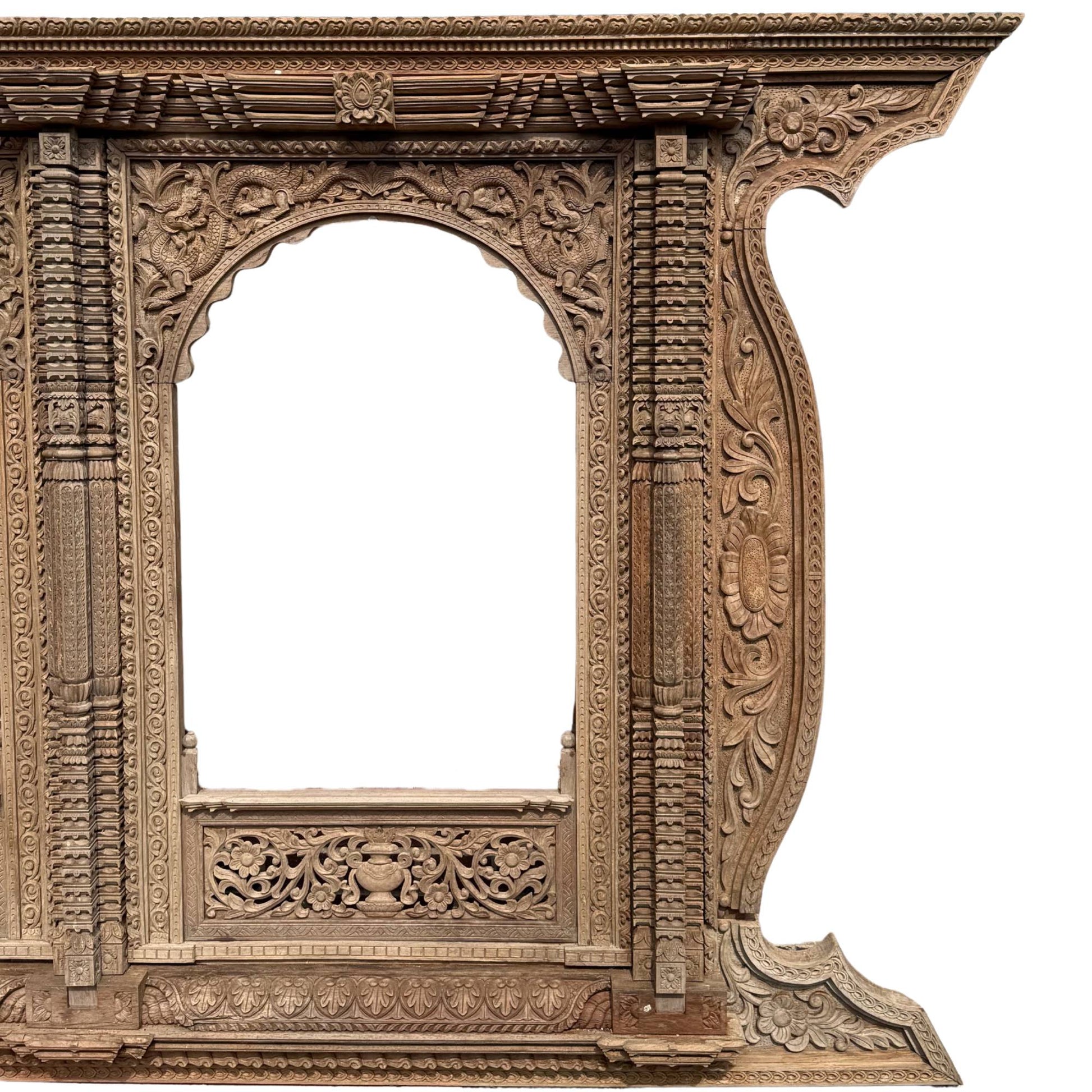 Handgeschnitztes Teakholz-Dreifachfenster, 365 cm, Newari-Stil