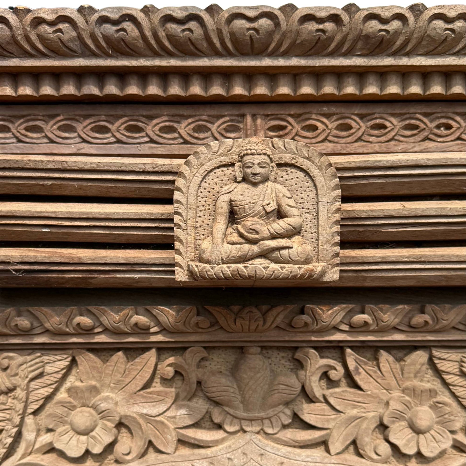 Monumentaler Fensterrahmen aus massivem Teakholz (Tectona grandis), Nepal