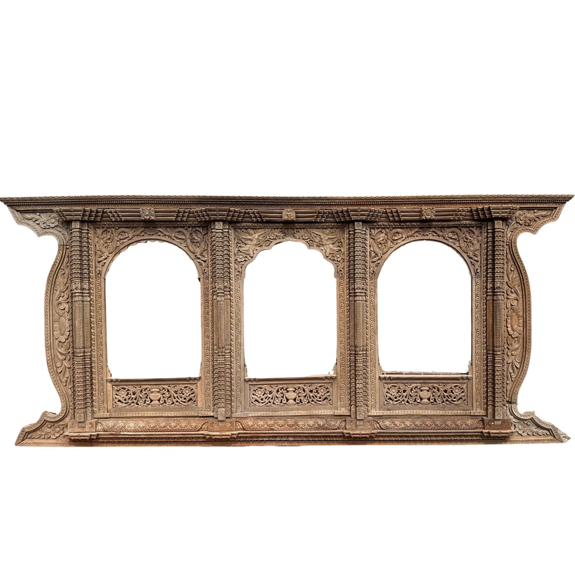 Monumentaler Newari-San-Jhya-Teakholzfensterrahmen, 365 cm, 19. Jahrhundert