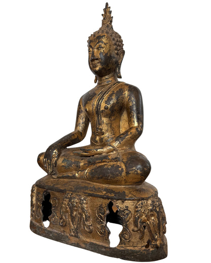 Rückansicht des Buddha mit authentischer Tempel‑Erosion.