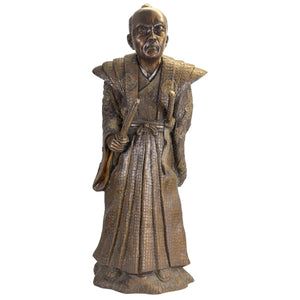 Monumentale antike japanische Bronzestatue eines Samurai/Daimyo – Meiji-Zeit (92 cm) – 34,2 kg Massive Bronze mit außergewöhnlicher Hochrelief-Ziselierarbeit, ca. 1890