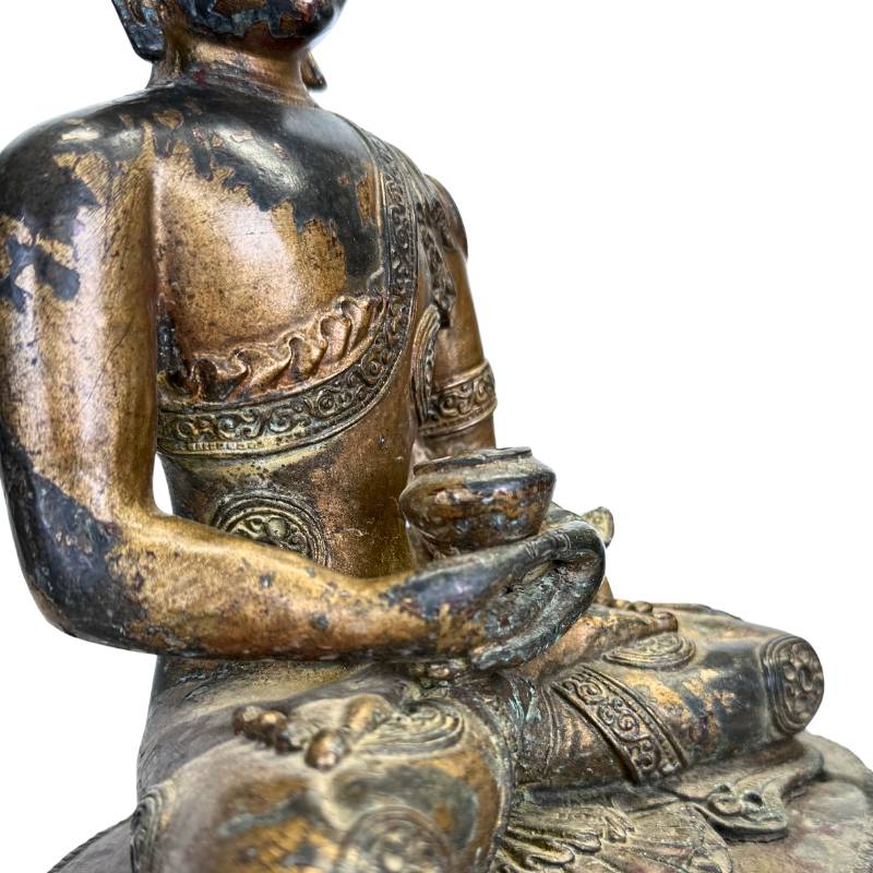 Tibetische Altarstatue aus vergoldeter Bronze mit Patina