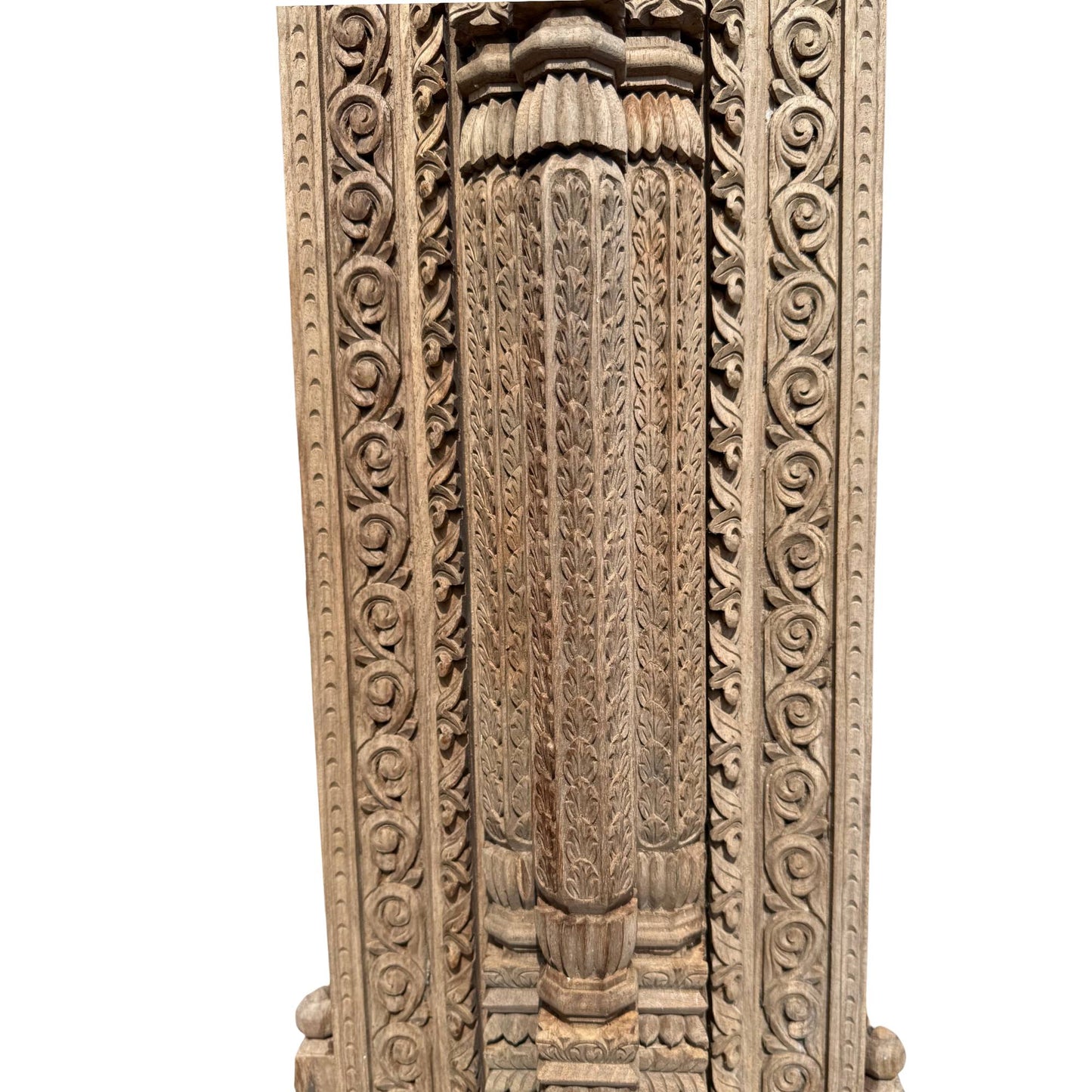 Traditionelle Newari-Restaurierung von Teakholz-Fensterrahmen in Kathmandu
