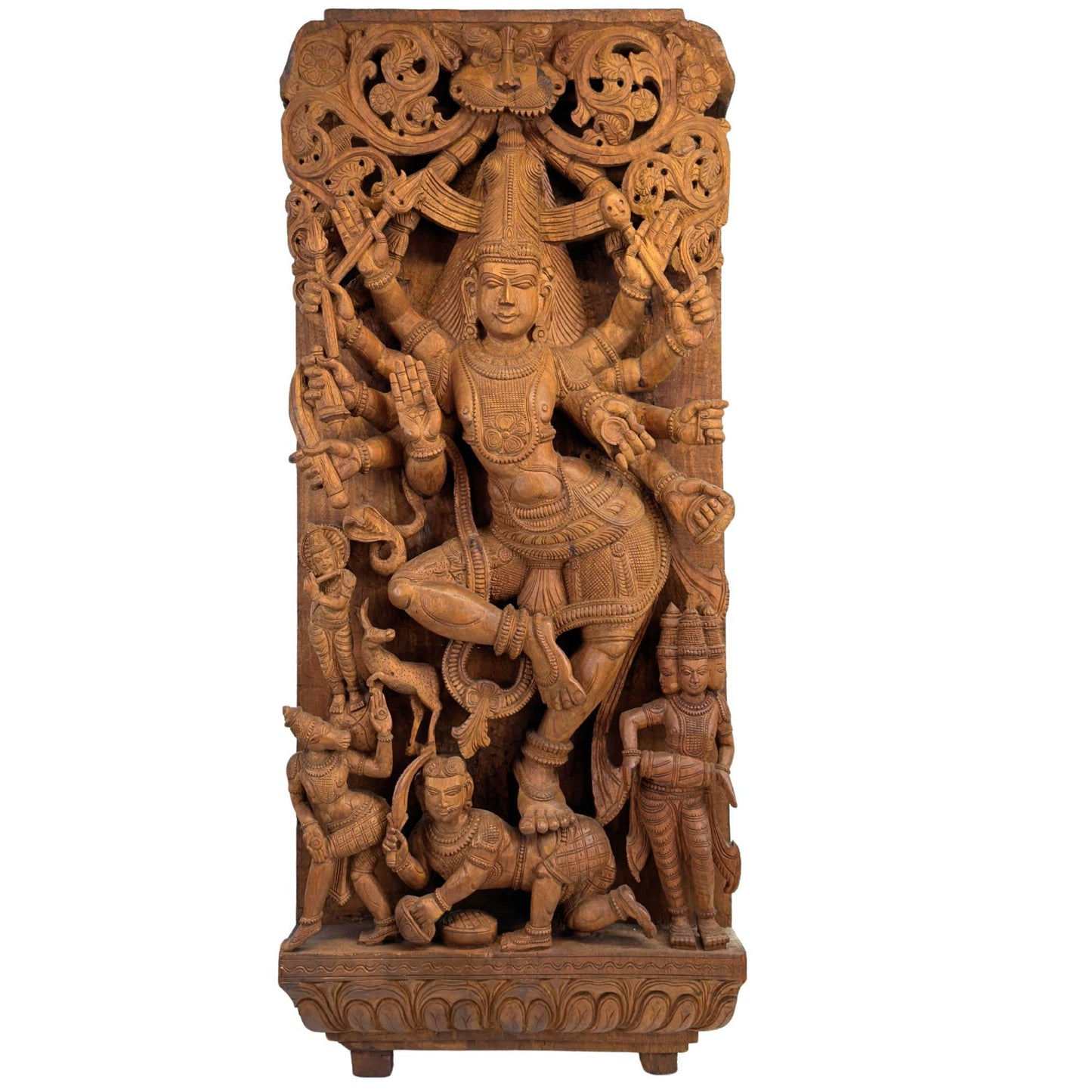 Monumentales hölzernes Tempelrelief aus Südindien mit einem detaillierten Hochrelief des kosmischen Tanzes von Shiva Nataraja aus Tamil Nadu.