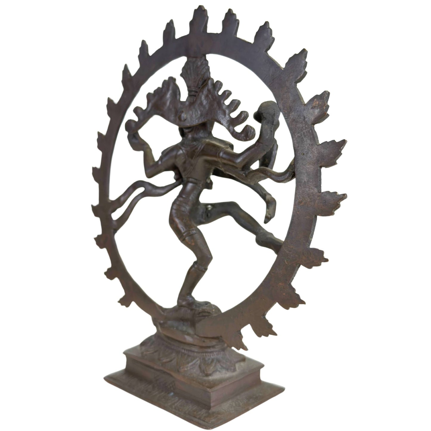 Rückseite einer indischen Nataraja-Bronzestatue mit sichtbarer Gussstruktur und dunkler Patina