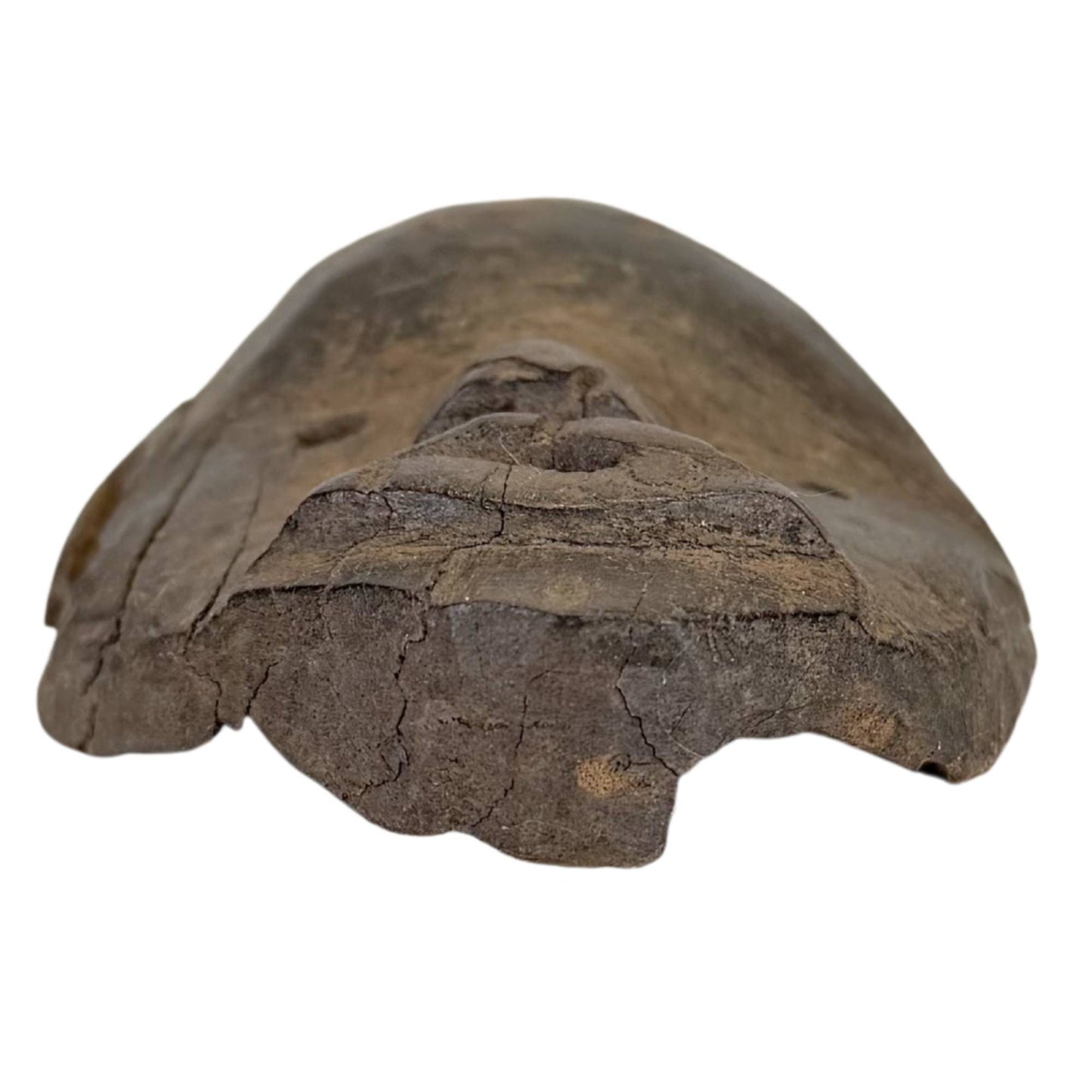 Afrikanische Holzmaske mit offenem Mund und tiefen Augenöffnungen