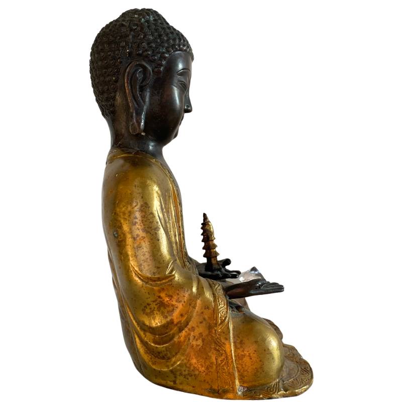 Amitabha-Buddha aus Bronze als Ritualobjekt mit Stupa und Kristall