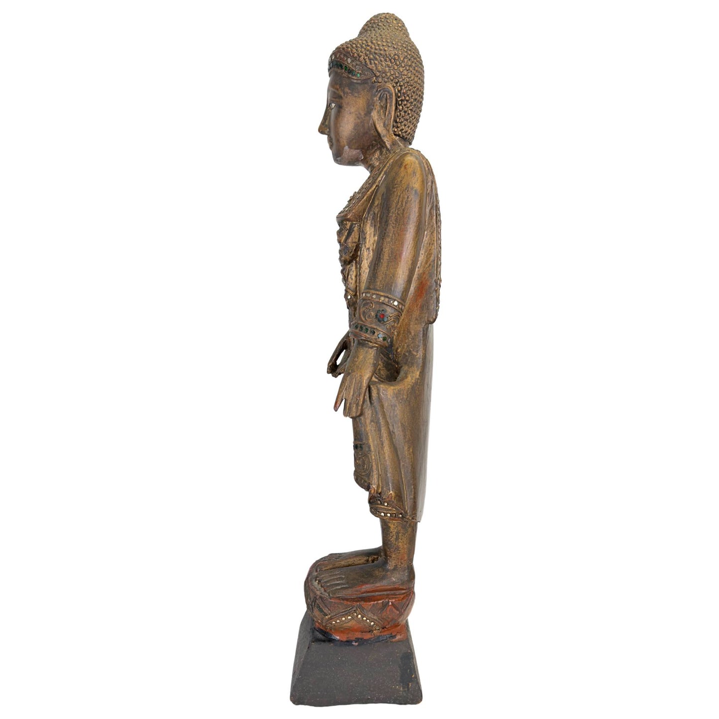 Ansicht der Buddha-Statue aus dem 19. Jahrhundert von der linken Seite, wobei der Fokus auf der eleganten Stehhaltung liegt.