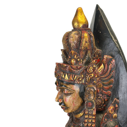 Antikes Bali-Statue mit traditioneller Sembah-Haltung