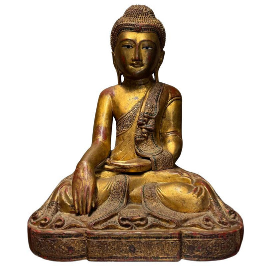Antike burmesische Mandalay-Buddha-Statue aus vergoldetem Holz mit eingelegten Augen aus Myanmar