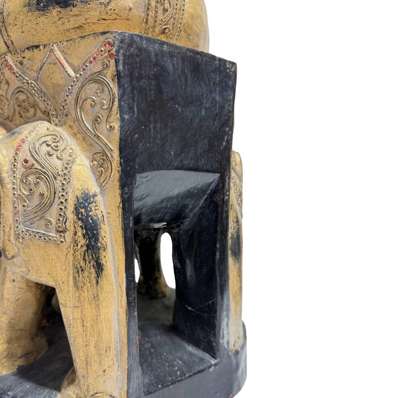 Antike burmesische Buddha-Statue im Mandala-Stil