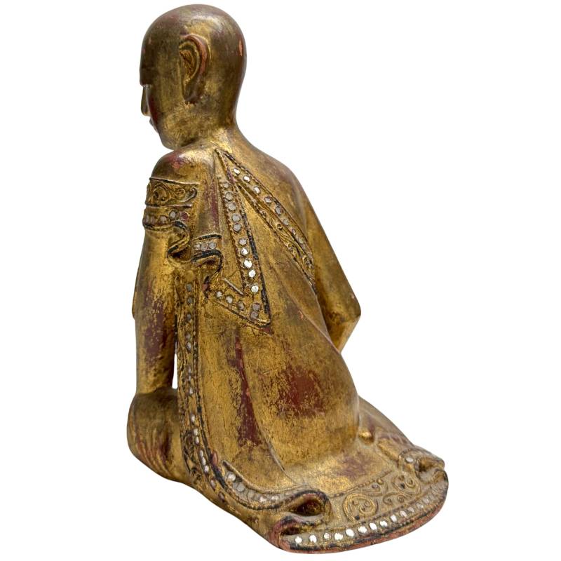 Handgeschnitzte antike burmesische Mönchsstatue aus Teakholz mit echtem Blattgold.