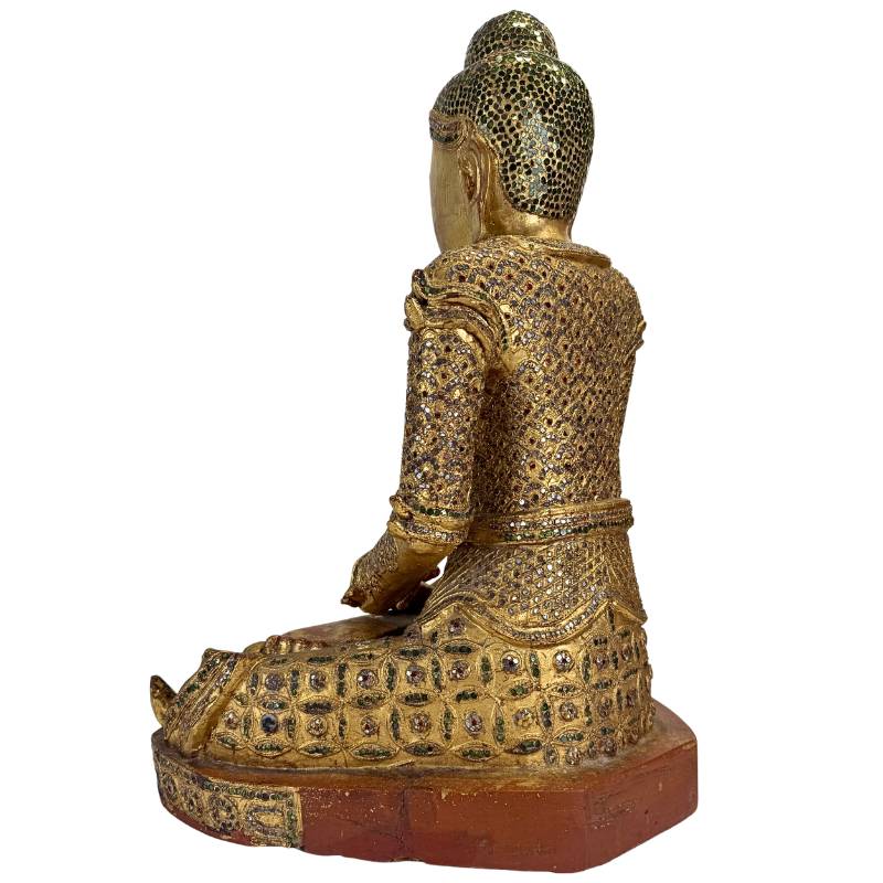 Antike Buddha-Statue aus Holz mit traditioneller Glasverzierung aus Myanmar