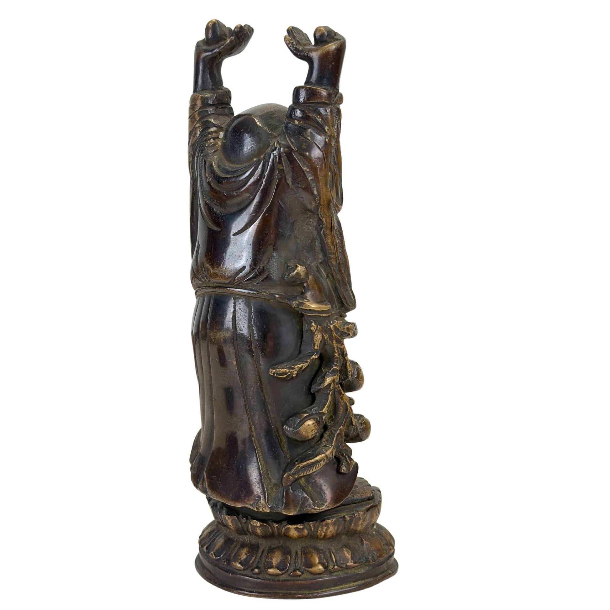 Schräge Rückansicht des lachenden Buddha aus Bronze mit sichtbarer historischer Gussnaht