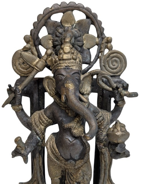 Antike, schwere Ganesha-Statue aus Bronze mit feuervergoldeter Oberfläche und ritueller Erscheinung