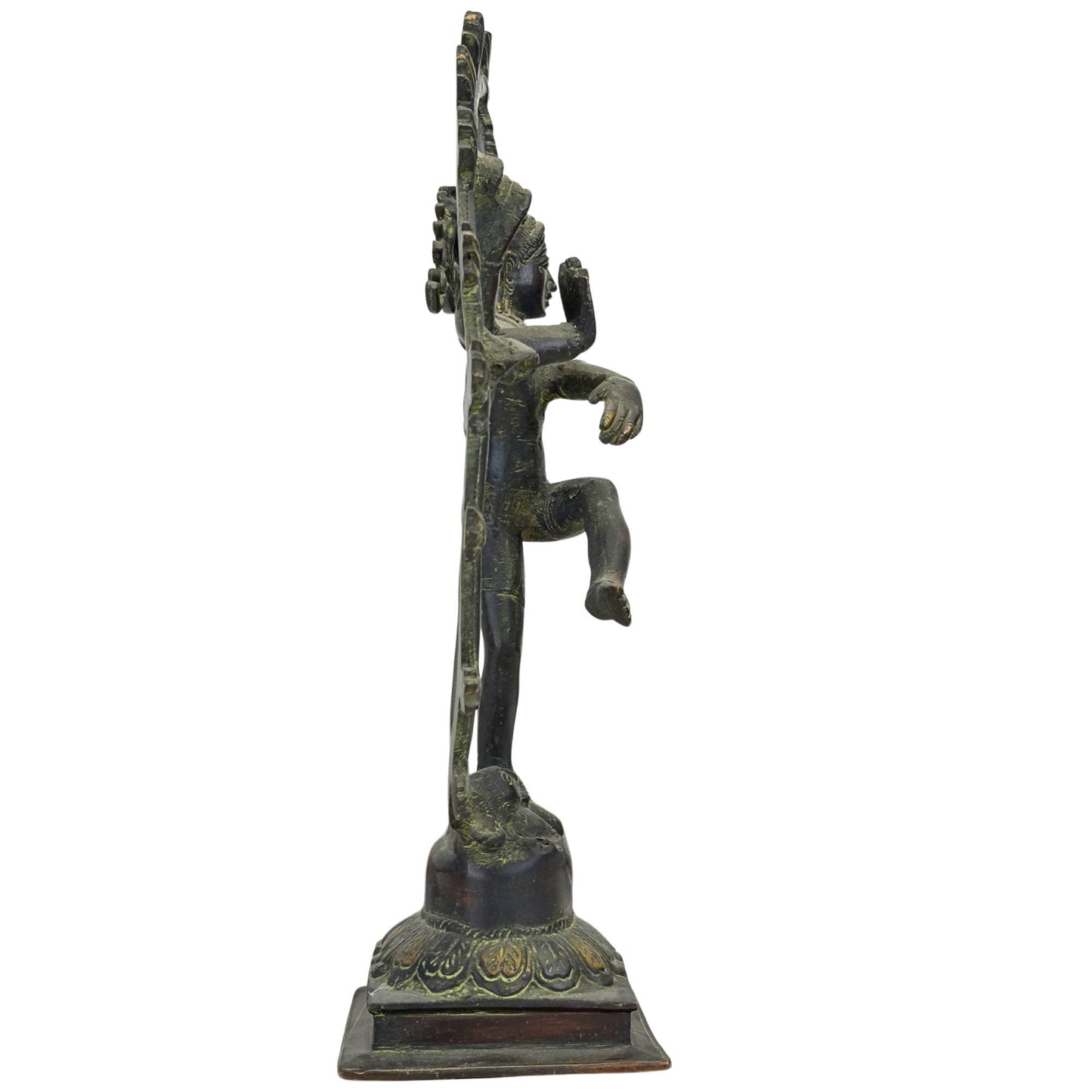 Seitenansicht eines authentischen nepalesischen Tempelaltars aus Bronze, der Shiva Nataraja darstellt.