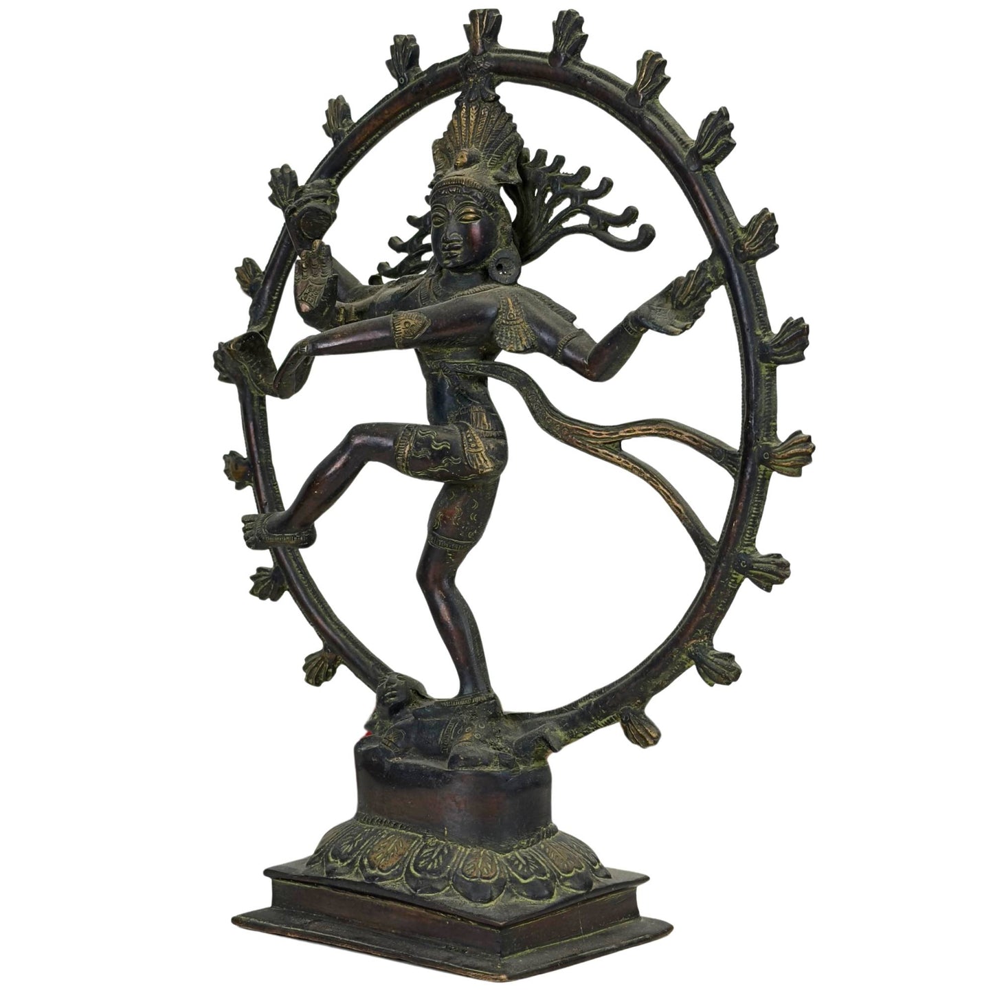Dreiviertelschnitt der detaillierten nepalesischen Bronzestatue von Shiva Nataraja mit der Damaru-Trommel