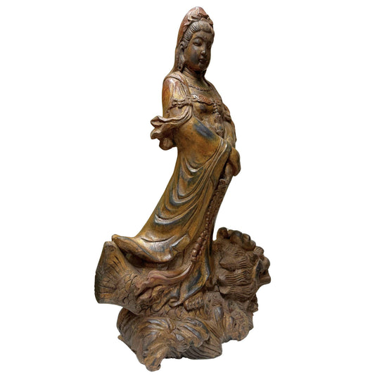Antike Kwanyin-Statue aus Holz auf einem Drachen, Qing-Dynastie, China