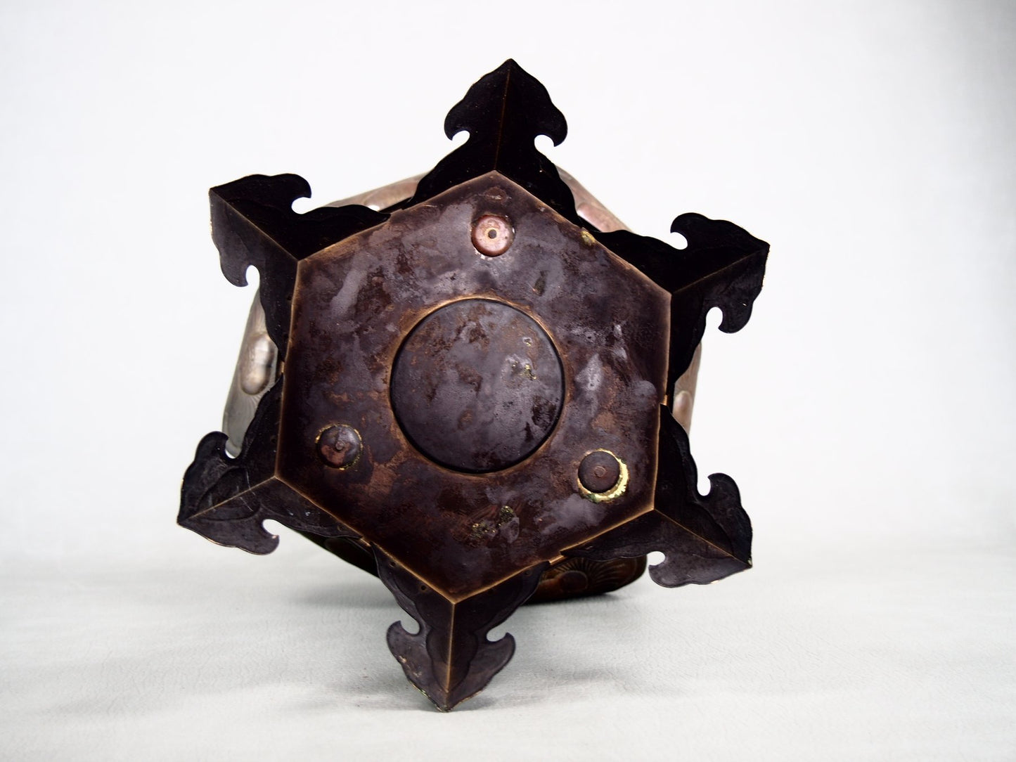 Exklusive japanische Hängelaterne aus Bronze für Sammler asiatischer Kunst