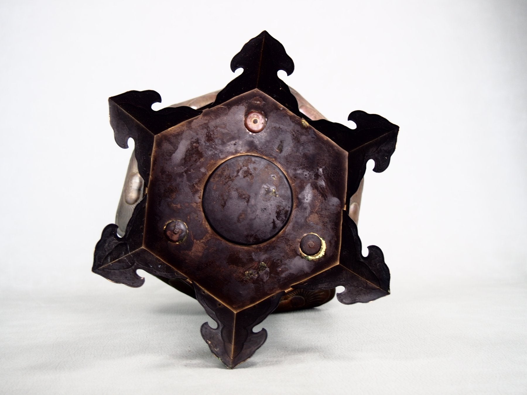 Exklusive japanische Hängelaterne aus Bronze für Sammler asiatischer Kunst