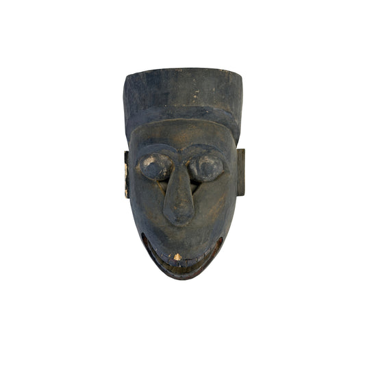 Antike nepalesische Holzmaske mit großen Augen und breitem Mund, Frontalansicht