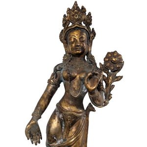 Antike stehende Tara-Figur – Feuervergoldete Bronze Nepal 18. Jahrhundert